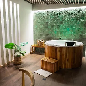 Otel Black Tower Premium